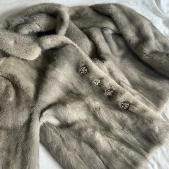 Gorgeous light grey Mink jacket perfect conditions from Paris - Picture 10 of 16